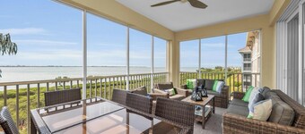 3/3 384-303  SOUND LUXURY CONDO 