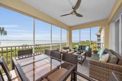 3/3 384-303  SOUND LUXURY CONDO 