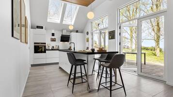 Køleskab, ovn, kogeplade, opvaskemaskine