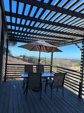 Outdoor dining - Tiny House - Amazing Sunsets! (Valley Center)