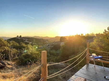 Outdoor dining. Sunset Dome - Outdoor Shower