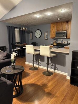 Interior - Quiet neighborhood/2 car garage/fire pit/backyard privacy fence/PET FRIENDLY  (Owensboro)