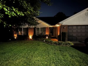 Exterior - Quiet neighborhood/2 car garage/fire pit/backyard privacy fence/PET FRIENDLY  (Owensboro)