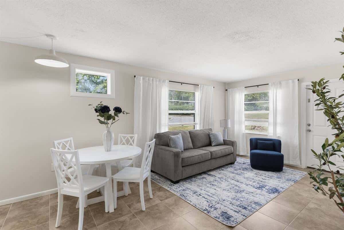 Televisión y oficina 