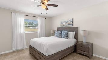 2 habitaciones, tabla de planchar con plancha, cuna de viaje y wifi