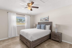 2 habitaciones, tabla de planchar con plancha, cuna de viaje y wifi 