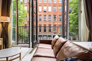 Suite, 2 Queen Beds, Balcony | Living area | Smart TV, streaming services - Sosuite at The Loxley - Old City (Philadelphia)