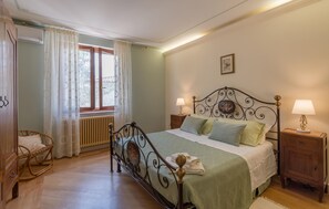 2 soverom, strykejern/-brett, reiseseng for barn og wi-fi (inkludert)