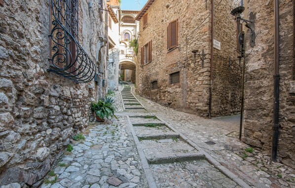 Property grounds - Lovely home in Otricoli with kitchen (Otricoli)