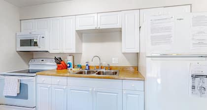 Centrally located condo with heated pool, balcony, washer/dryer & central AC