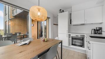 Fridge, stovetop, dishwasher, coffee/tea maker