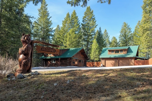 Cozy Mountain Retreat at the entrance of Montana's Ten Lakes Scenic Area
