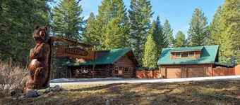 Cozy Mountain Retreat at the entrance of Montana's Ten Lakes Scenic Area