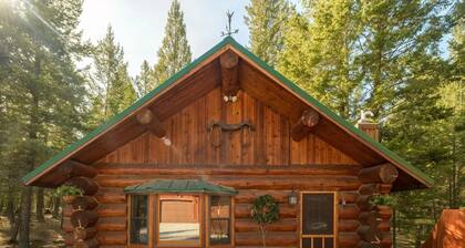 Cozy Mountain Retreat at the entrance of Montana's Ten Lakes Scenic Area