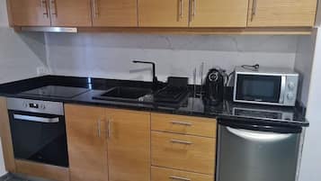 Refrigerador, microondas, horno, placa de cocina