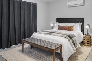 3 bedrooms, iron/ironing board, travel cot, WiFi - Industrial House- Cosy Campfire Nights + WFH Tech (Ithaca)