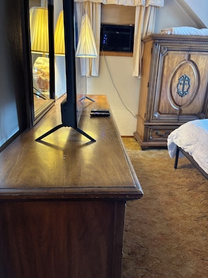 3 habitaciones, tabla de planchar con plancha, wifi y ropa de cama