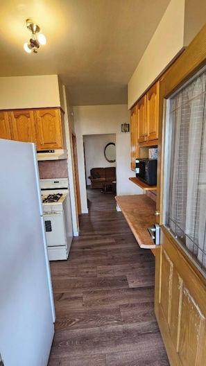 Fridge, microwave, oven, stovetop - Harold Hidden Haven - Close to area Hospitals (Johnstown)