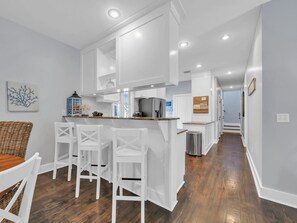 Interior - Memory Lane at Magnolia Cottages (Seacrest)
