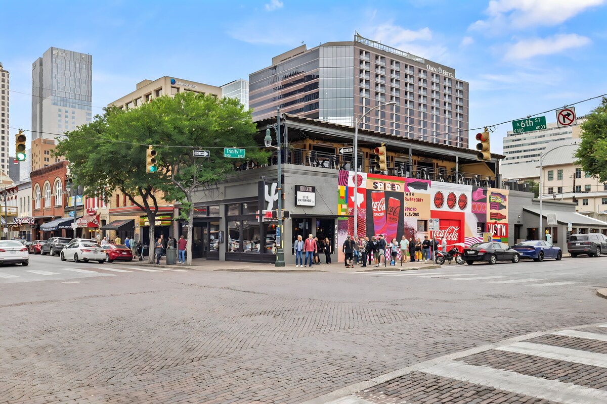 Photo 131 of Placemakr Downtown Austin