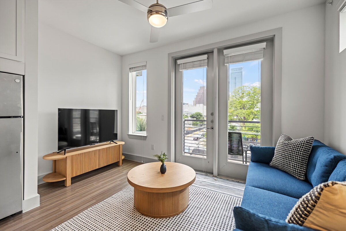 Photo 134 of Placemakr Downtown Austin