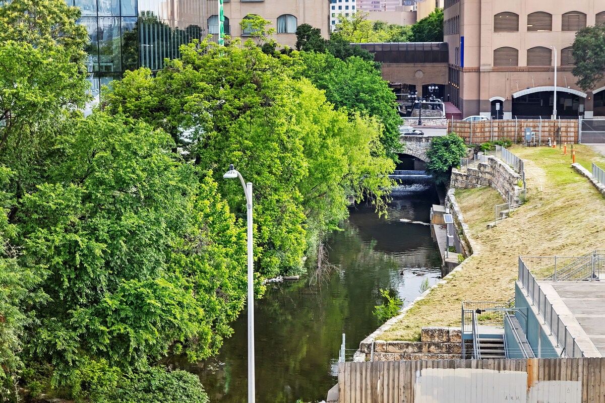 Photo 16 of Placemakr Downtown Austin