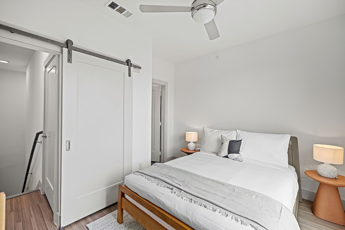 Photo 163 of Placemakr Downtown Austin