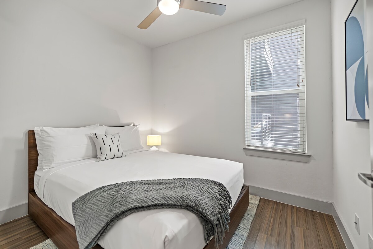 Photo 104 of Placemakr Downtown Austin