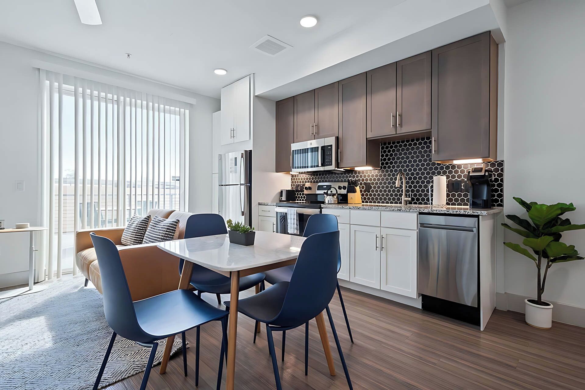 Two Bedroom Balcony + Laundry | Wohnbereich