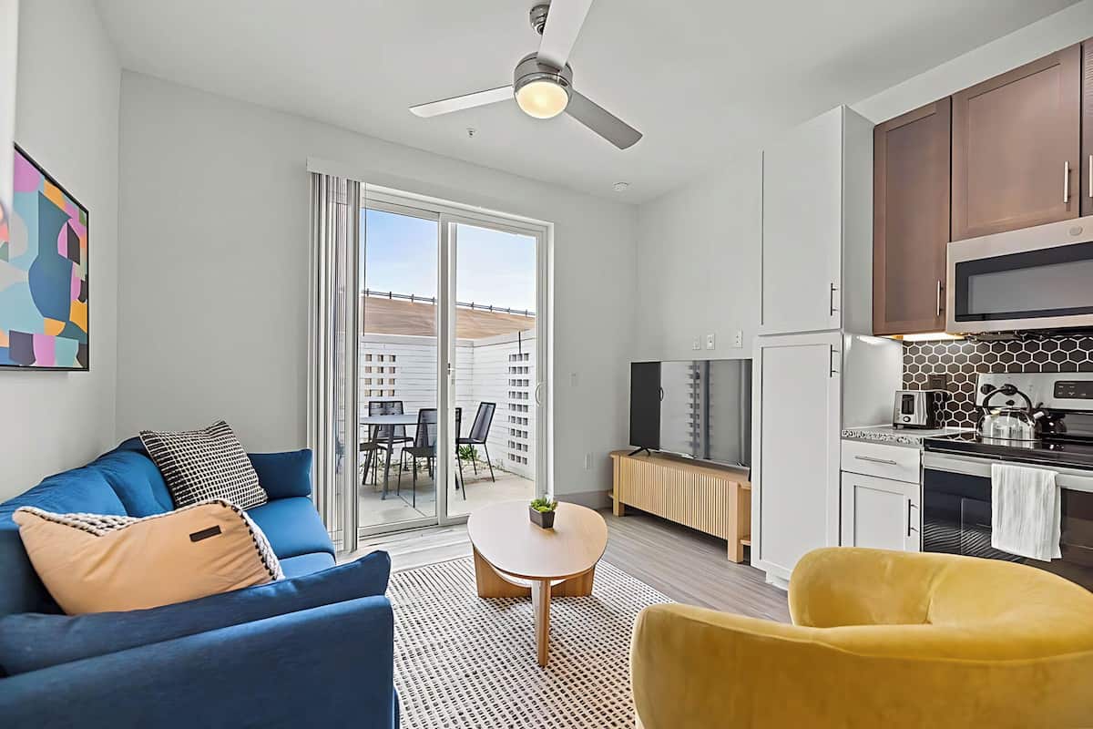 Two-Story Two Bedroom Hearing Accessible + Laundry | Wohnbereich