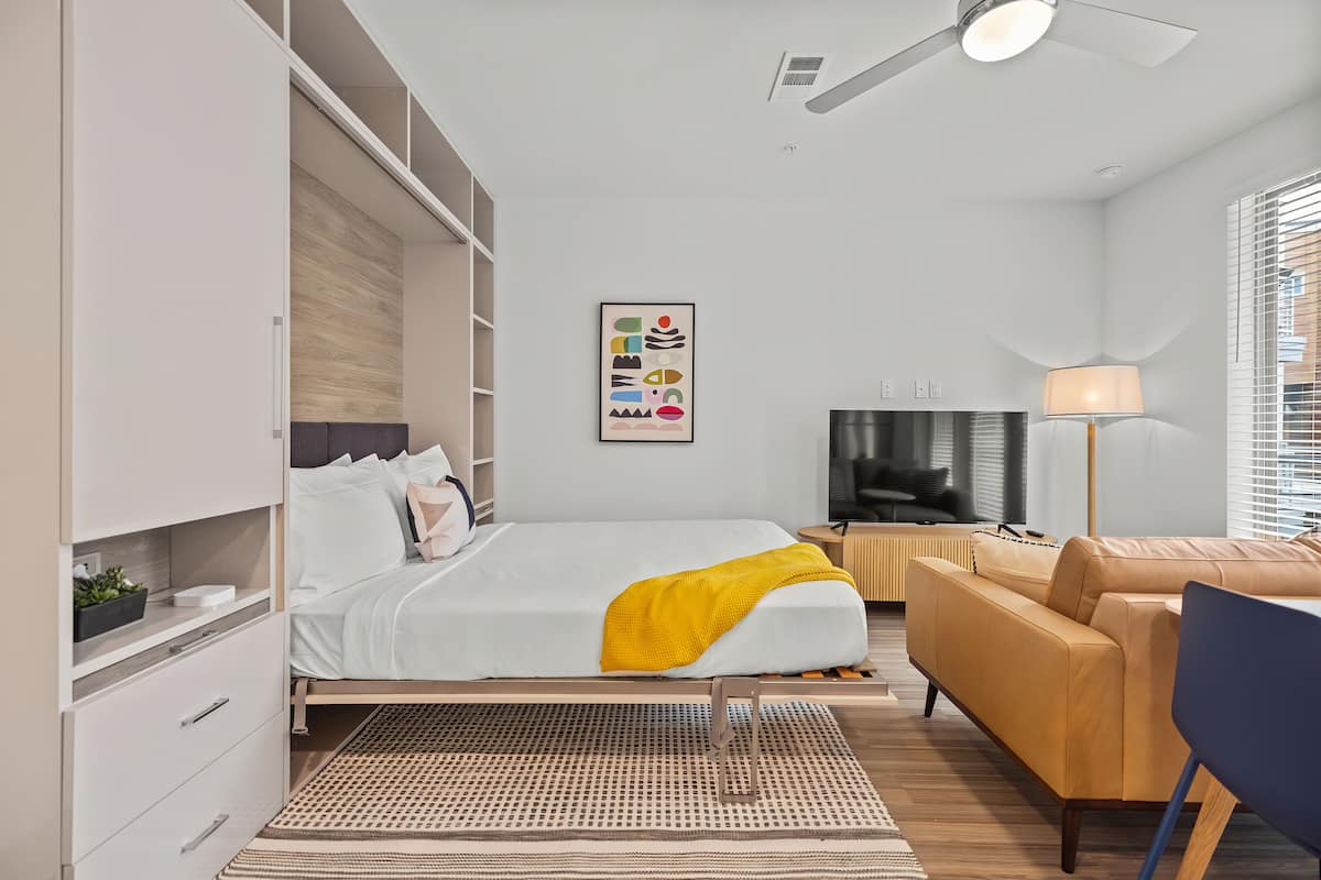 2 bedrooms, laptop workspace, iron/ironing board, free WiFi