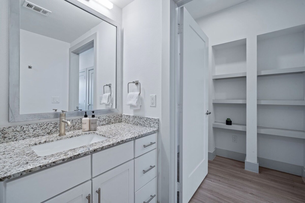 Photo 118 of Placemakr Downtown Austin