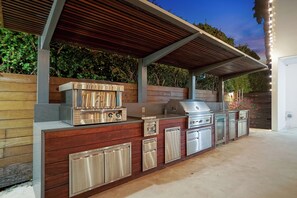 Terrace/patio - Pool, BBQ, & Centrally Located! (Miami)