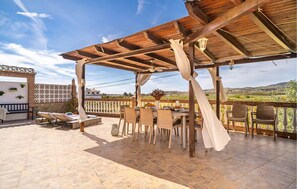 Outdoor dining - Stunning home in Trapiche (Trapiche)