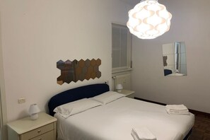 1 slaapkamer, een strijkplank/strijkijzer, wifi, beddengoed
