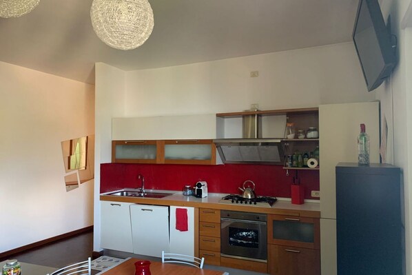 Réfrigérateur, micro-ondes, four, lave-vaisselle