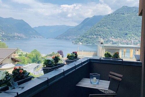 Lake view just minutes from the historic center of Como (Bixio 1)