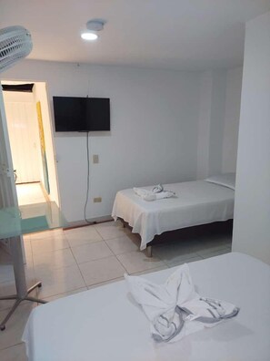 Standard Double Room | Living area | TV - Hotel Bayadera Real  (Medellín)