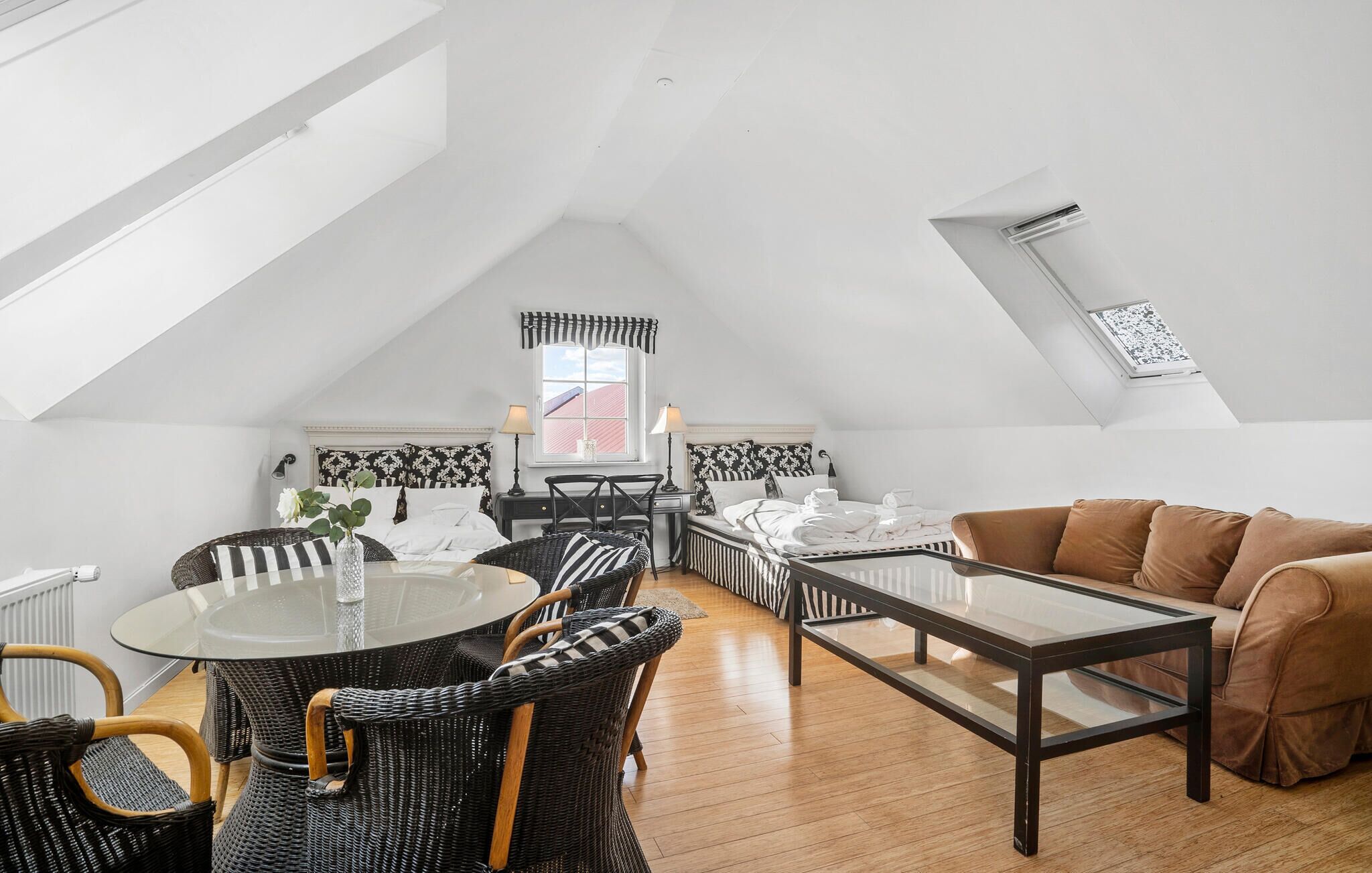 4 室のベッドルーム、旅行用ベビーベッド、WiFi (無料)