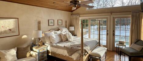 4 bedrooms, iron/ironing board, WiFi, bed sheets