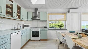 Køleskab, ovn, kogeplade, opvaskemaskine