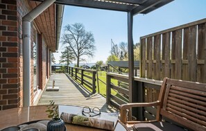 Outdoor dining - Nice home in Hesselager with WiFi (Hesselager)
