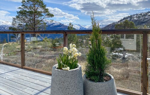 Awesome home in Stryn