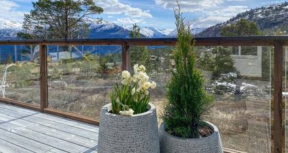 Awesome home in Stryn