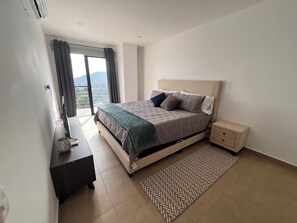 3 makuuhuonetta, työpöytä, silitysrauta/-lauta, Wi-Fi