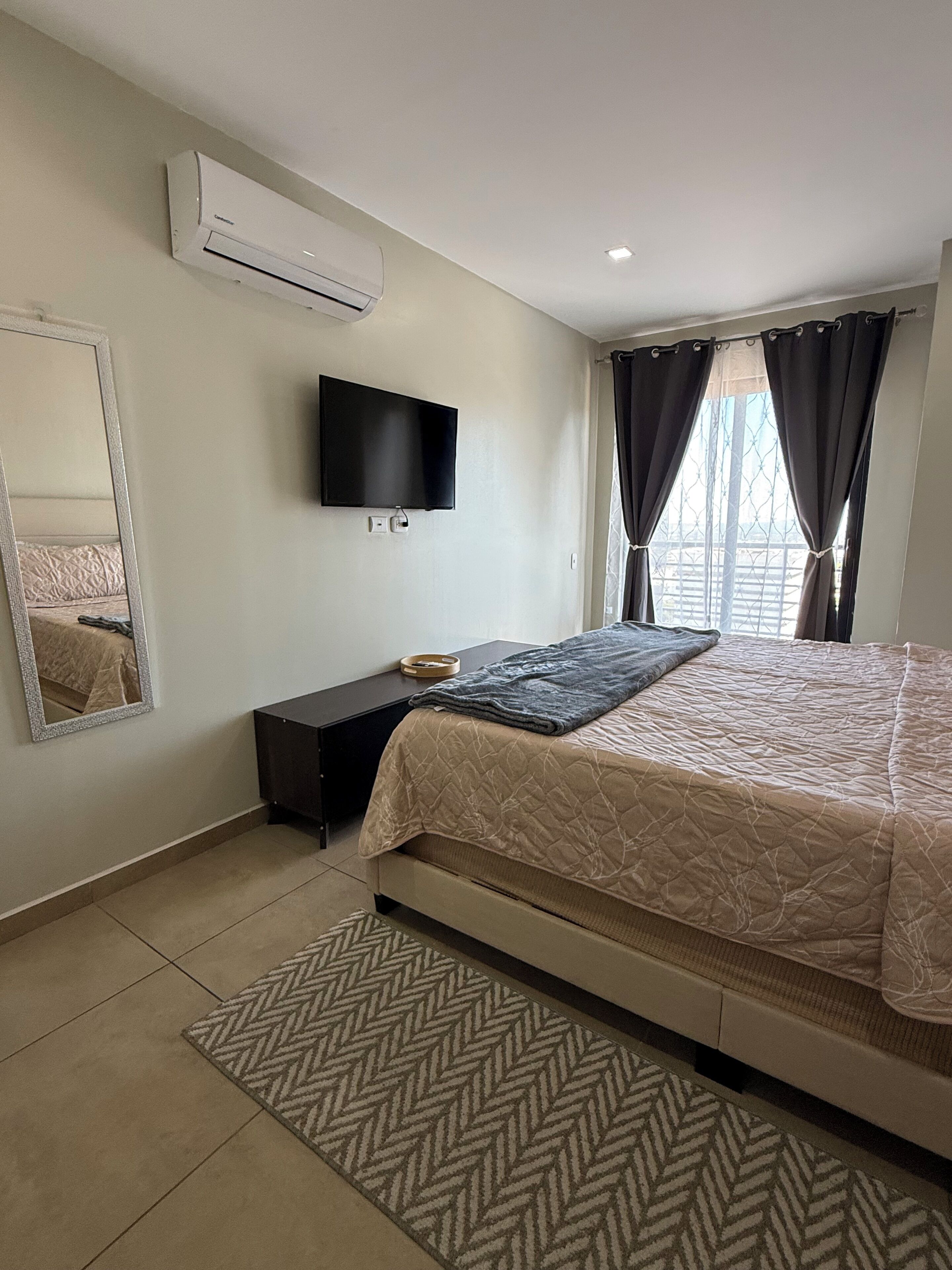 3 bedrooms, desk, iron/ironing board, WiFi