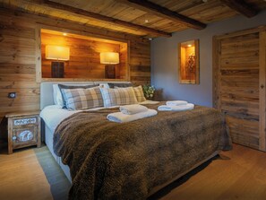 6 slaapkamers, een strijkplank/strijkijzer, wifi, beddengoed