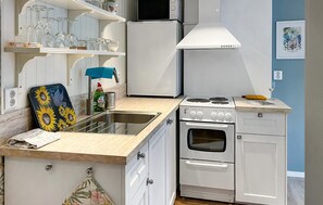 Fridge, stovetop, coffee/tea maker, cookware/dishes/utensils