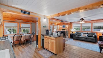 Smart-TV, Kamin, Bücher