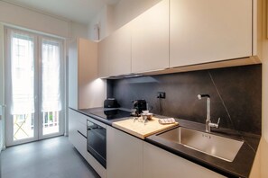 Fridge, microwave, oven, stovetop